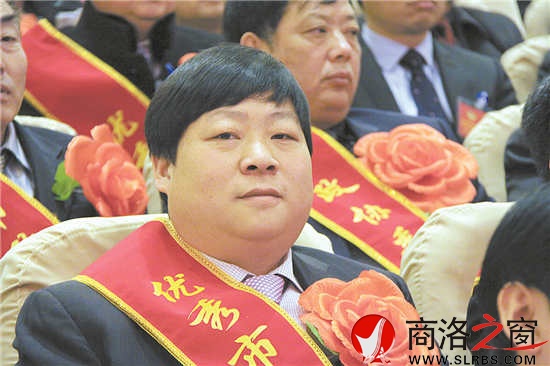 在日前召開(kāi)的市政協(xié)會(huì)上，沈傳奇被評(píng)為優(yōu)秀政協(xié)委員。