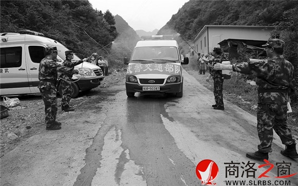 出入搶險(xiǎn)救援現(xiàn)場(chǎng)的車輛、人員必須消毒防疫