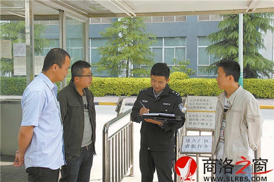 商丹工業(yè)園區(qū)內(nèi)企業(yè)眾多，外來(lái)人口密集，張葛亮不定期便會(huì)深入園區(qū)企業(yè)走訪調(diào)查，以便及時(shí)發(fā)現(xiàn)、化解矛盾糾紛。